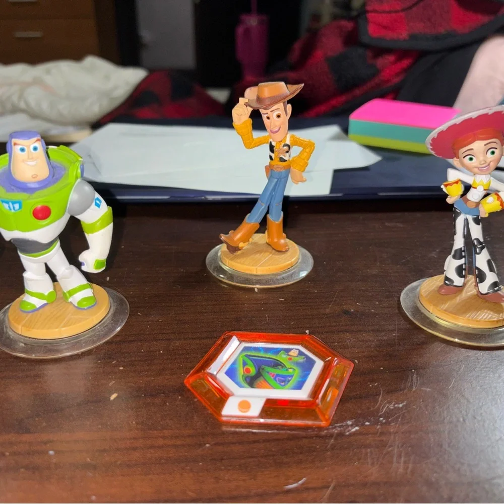Disney Green and Blue Action Figures Playset - Picture 1 of 9